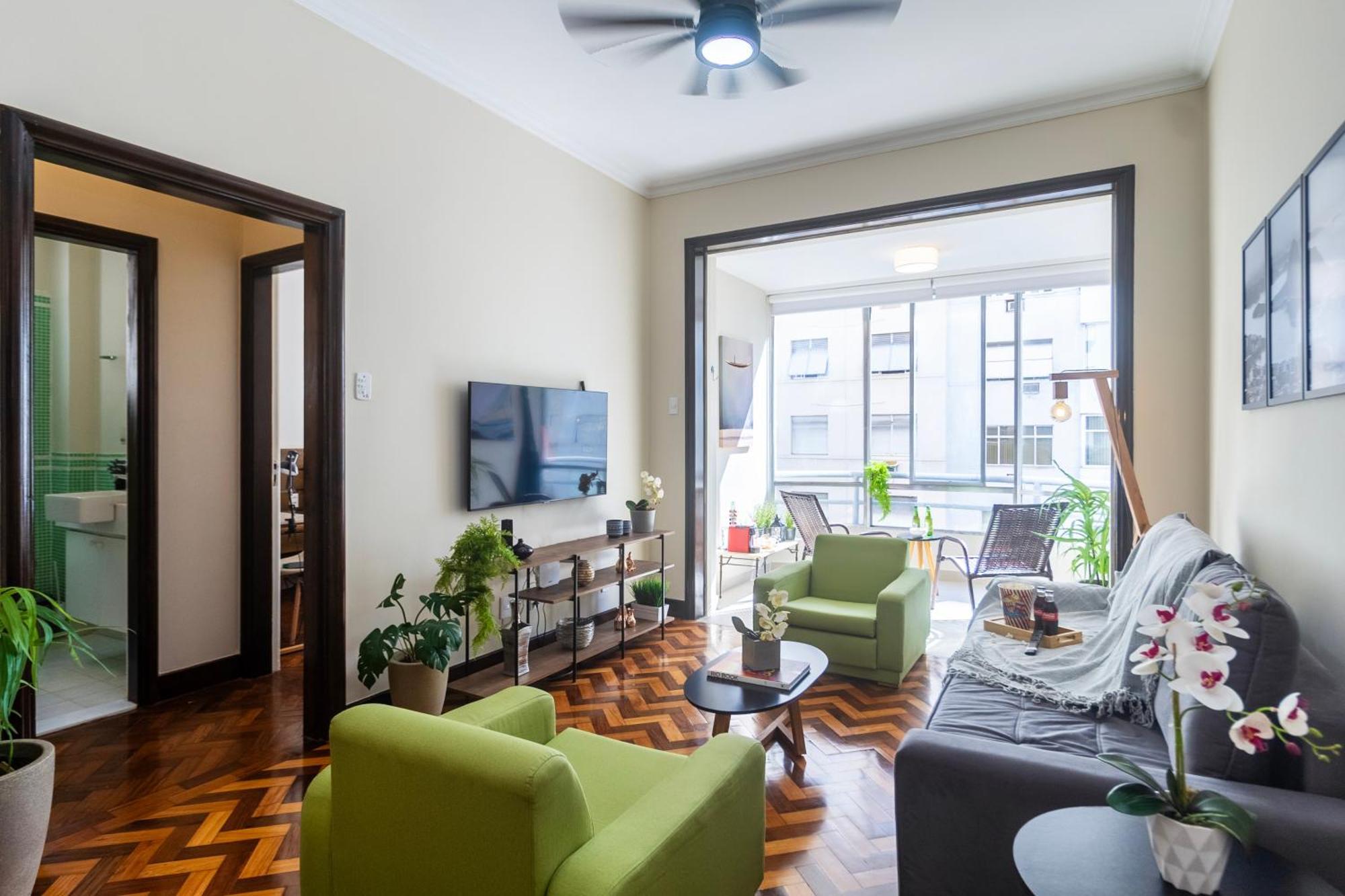 Apartamento 100m Da Praia, 300m Do Metro, Ac Portaria 24 *