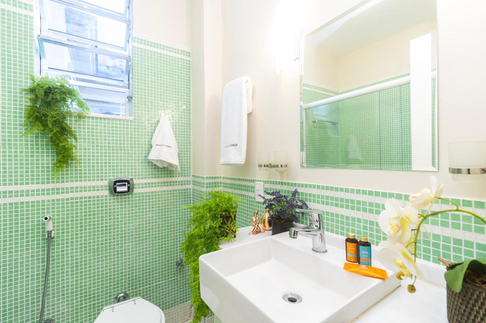 Apartamento 100m Da Praia, 300m Do Metro, Ac Portaria 24 *